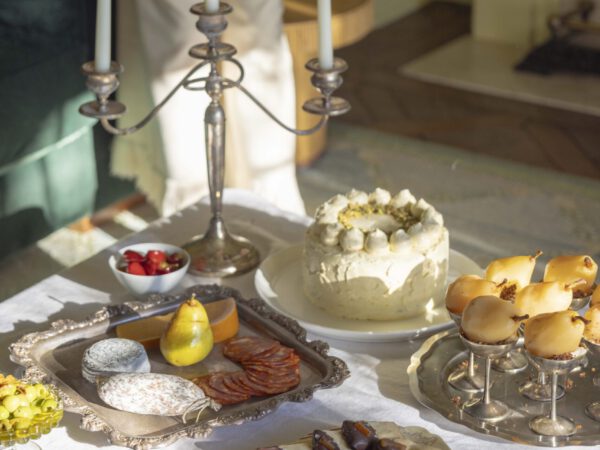 How one can Host an Afternoon Dessert Get together That is Informal and Memorable | Wit & Delight